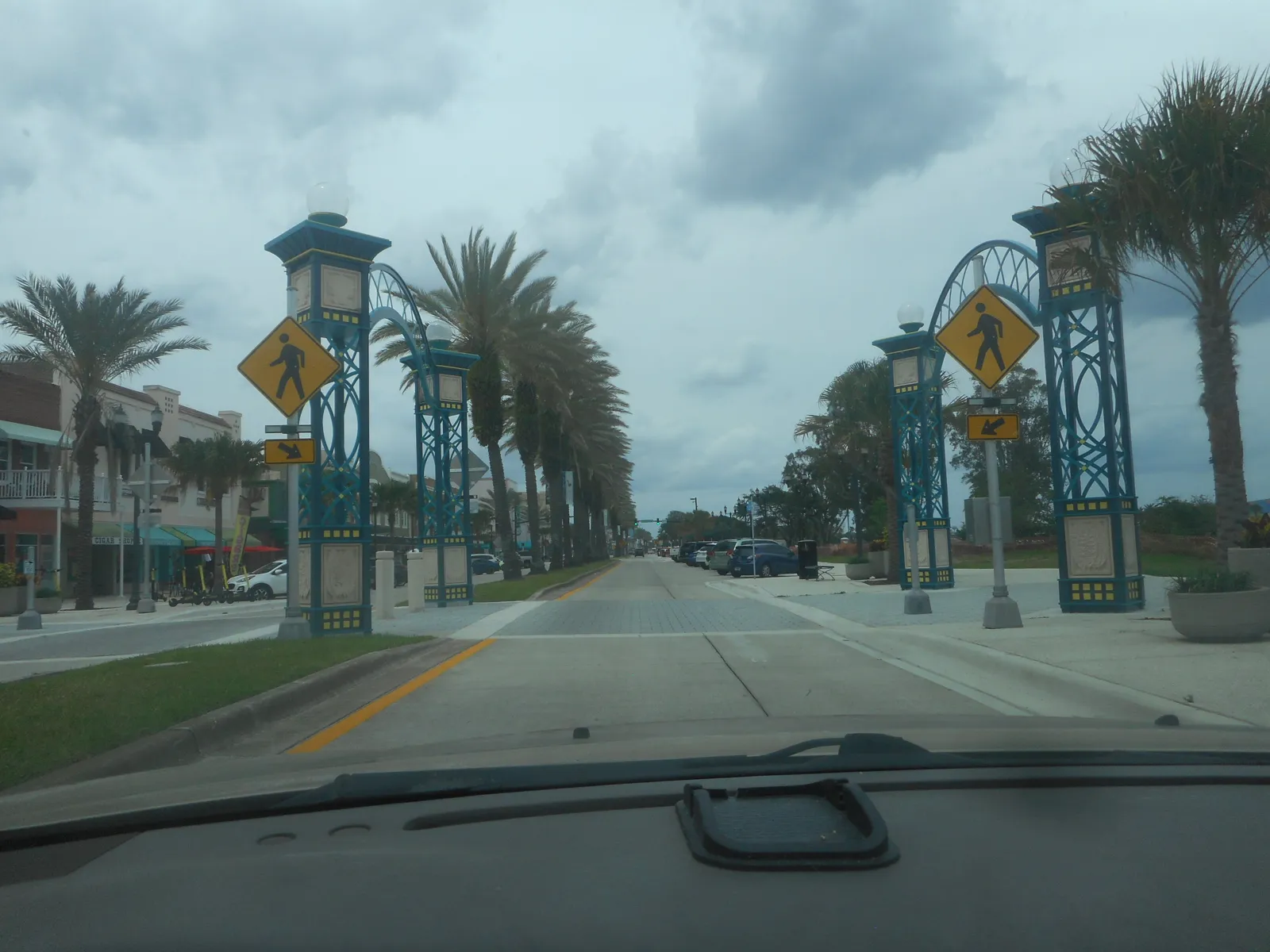 South Beach Street in downtown Daytona Beach, looking north toward a crosswalk near Orange Avenue.